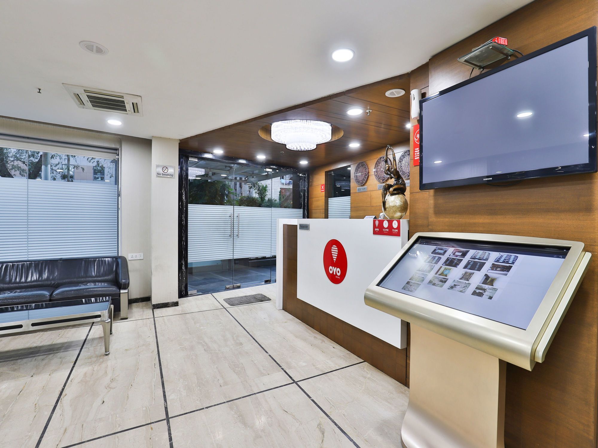 Oyo 4938 Hotel Dev Aadi Ahmedabad Exteriör bild